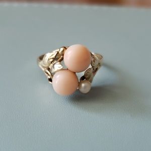 Vintage size 6 pearl and coral ring